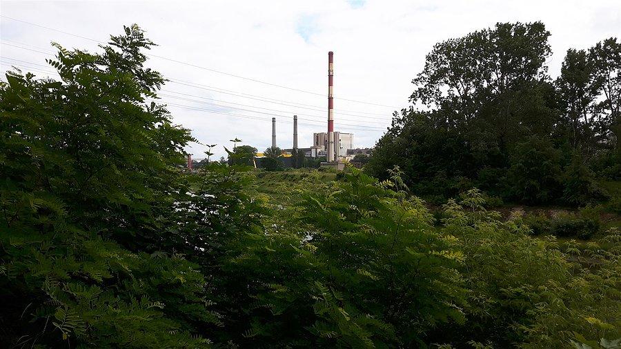 Wygląda jak elektrociepłownia zza krzaka