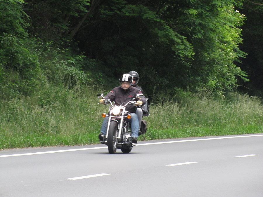 I kolejny motocyklista
