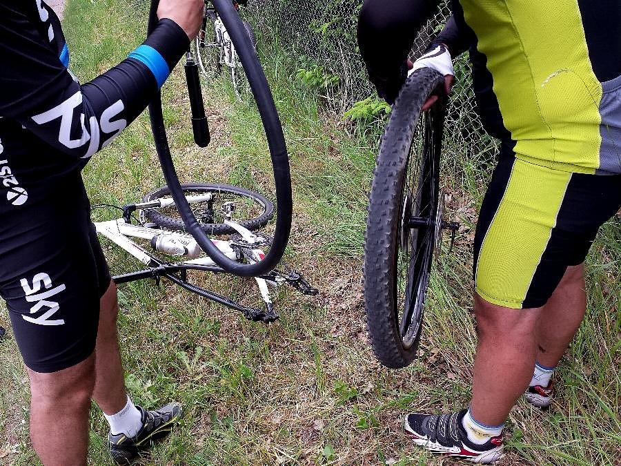 Pit - stop między Czarnkowem a Pęzinem