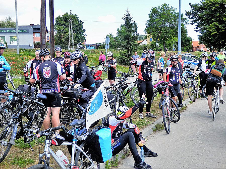 20 Wielki Przejazd Rowerowy na Pomorzu. Na trasie przejazdu. Postój w Pruszczu Gd