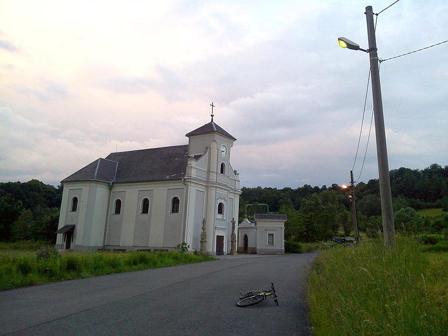 Krzywy kościół w dawnej Karwinie
