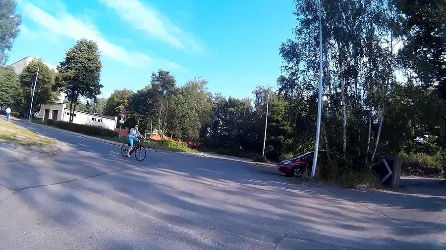 Rowerzystka - mógłym się czepiać bo miałem pierwszeństwo, ale co tam