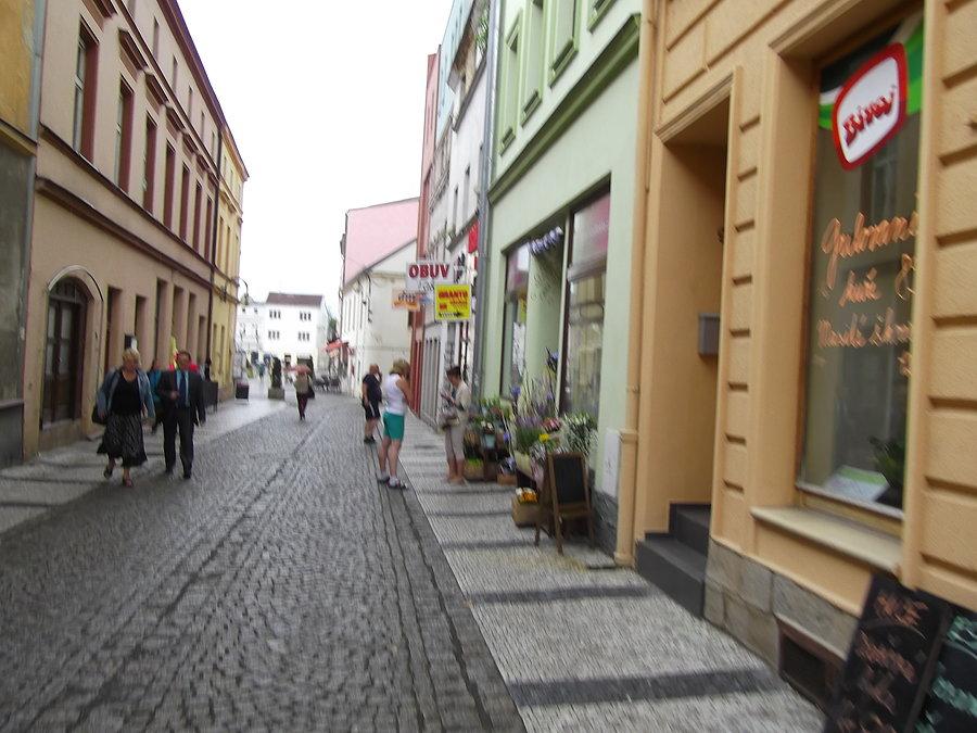 Hlučínskie uliczki. Zdjęcie zrobione podczas jazdy po bruku