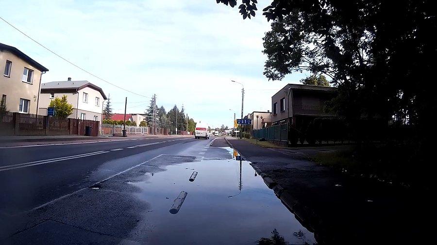 Jeszcze widać odbojniki więc nie jest za głęboko