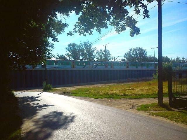 Nowo wybudowany peron krawędziowy stacji Czachówek Górny