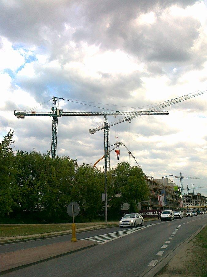 Żurawie na budowie