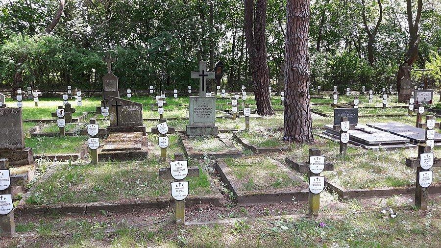 Pochowani pomiędzy 09.1944-01.1945