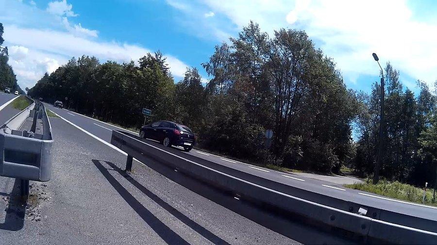 Jest przejście... ale te rozwiązanie nie jest najlepsze