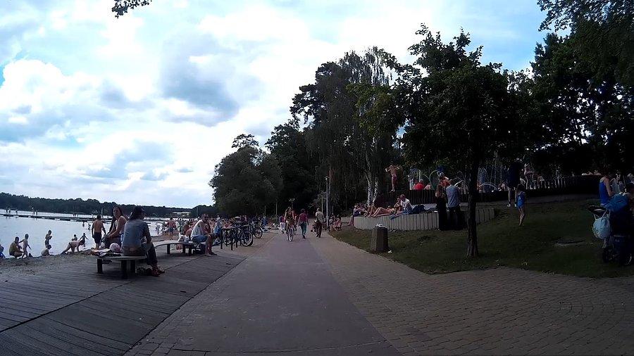 Plaża przy jeziorze