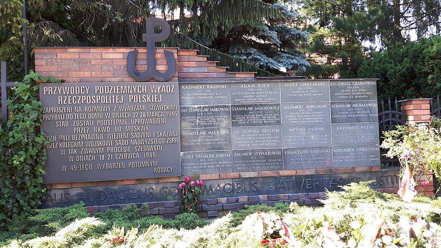 Proces szesnastu [18 - 21 czerwca 1945]