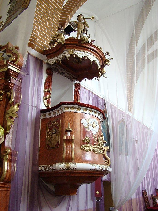 Ambona (1734 r.) w kościele w Jaczowie. Jeden z późnobarokowych elementów wyposażenia