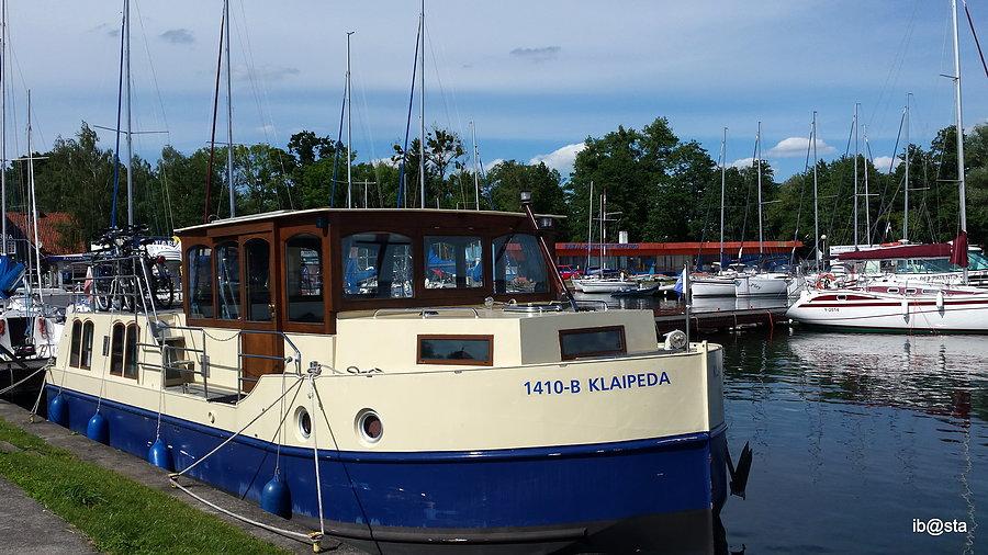 Giżycko - port i fajna łódź :) pływałbym