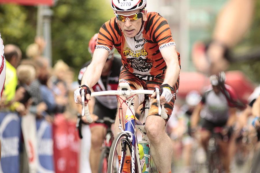 Rund um Köln - German Cycling Cup - Skoda Velodom - pdjazd brukiem pod zamek Bensberg