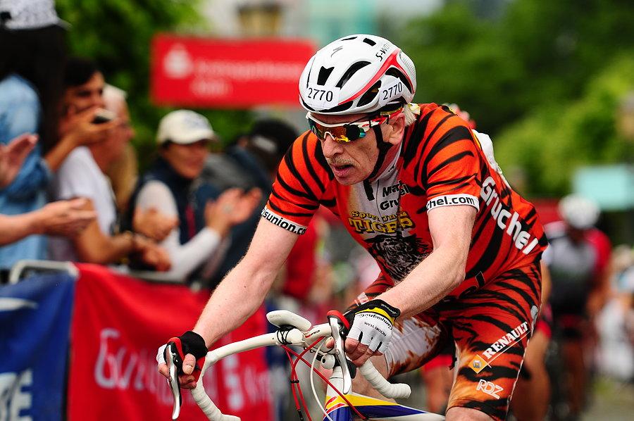 Rund um Köln - German Cycling Cup - Skoda Velodom - pdjazd brukiem pod zamek Bensberg
