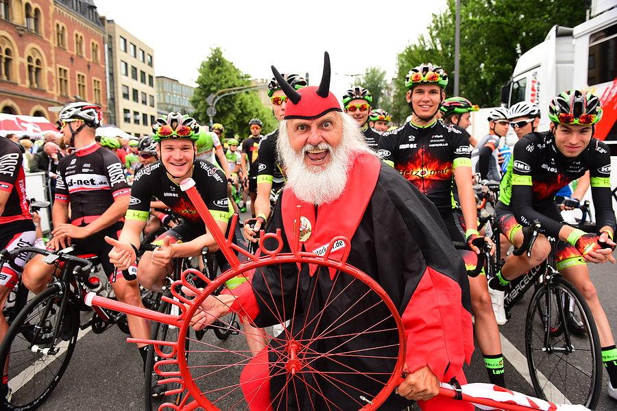Rund um Köln - German Cycling Cup - Skoda Velodom - START