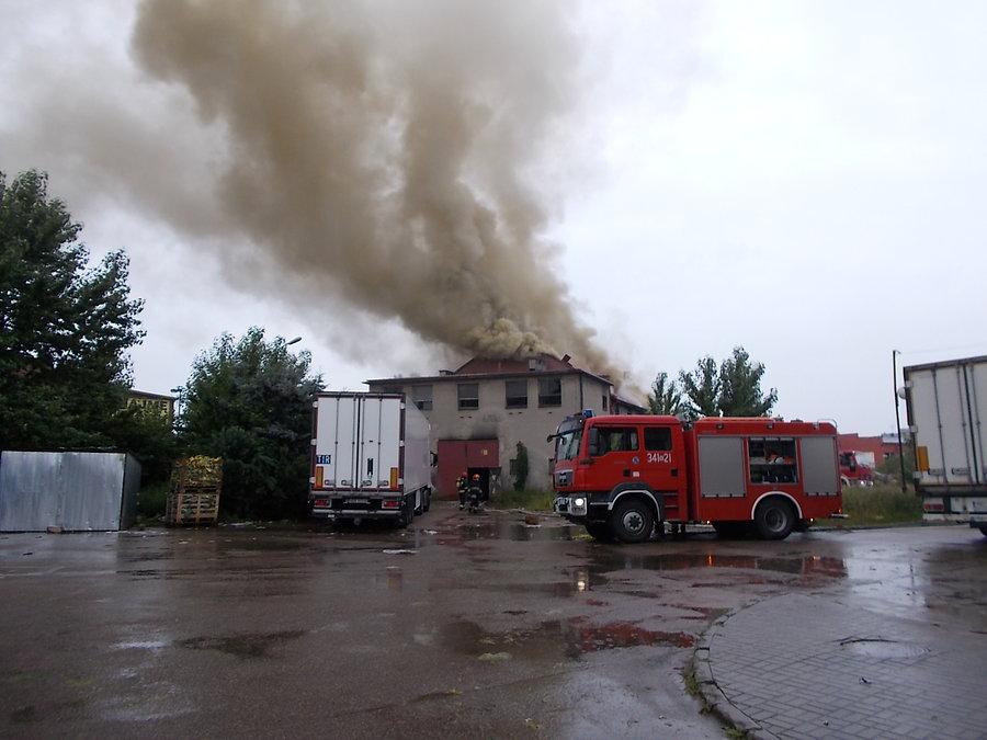 Pożar starej hali fabrycznej