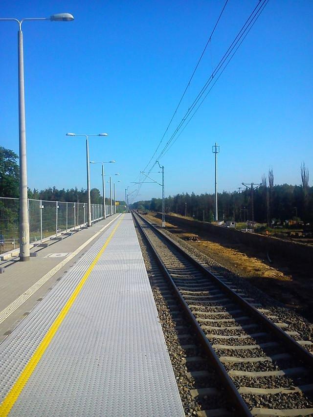 Pierwszy z nowych peronów przystanku Czachówek Górny