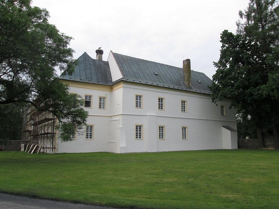Remont pałacu w Bratnicach
