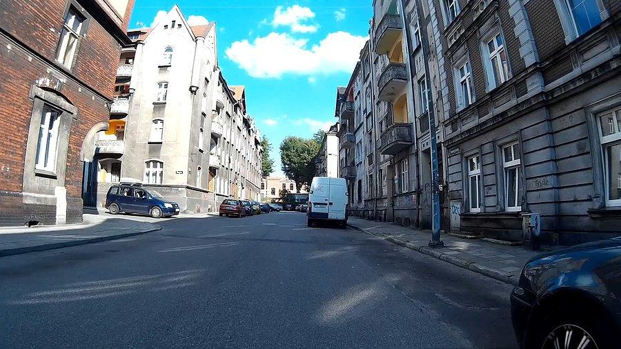 Na ul Królowej Jadwigi... gość w samochodzie czeka