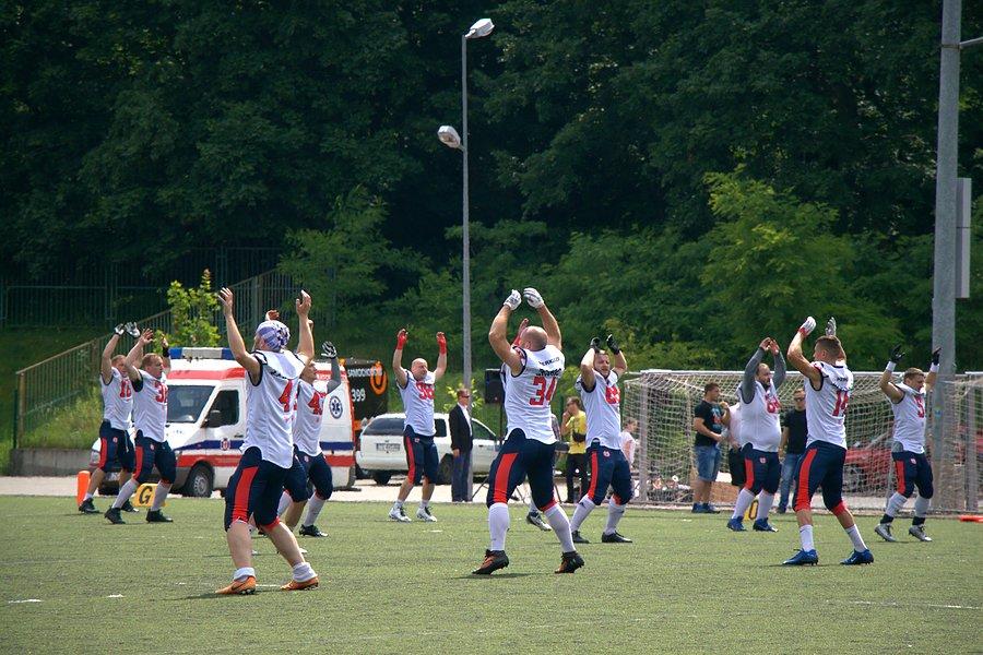 Warsaw Dukes rozgrzewają się przed meczem
