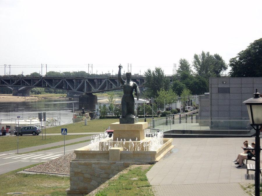 Przy Syrence, uruchomili fontannę