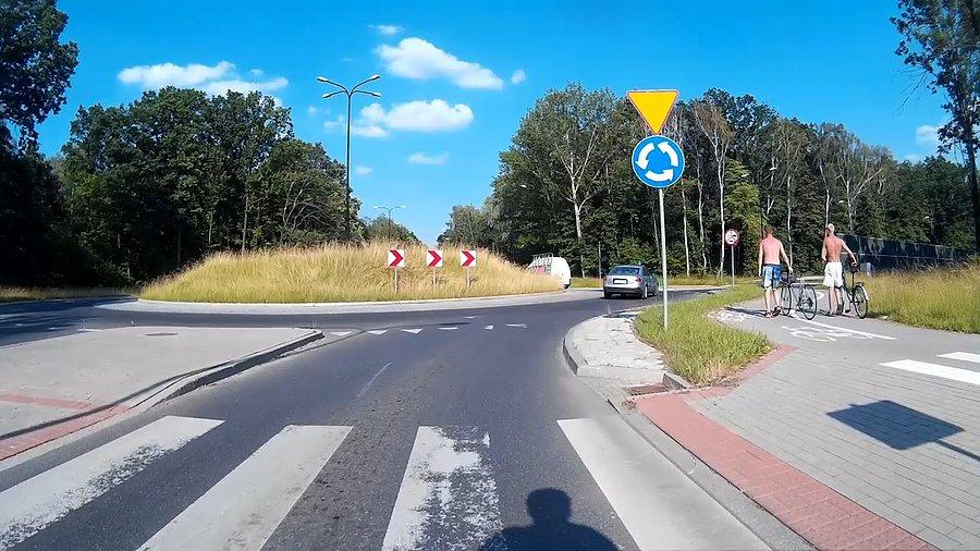 Czemu idą pieszo? Zmęczyli się?