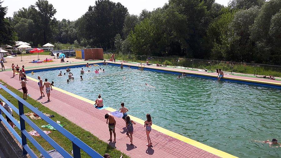 Głęboki basen gwarancją luzu w wodzie :)