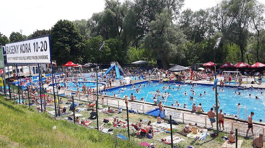 "Kora" nie tylko szyła płaszcze