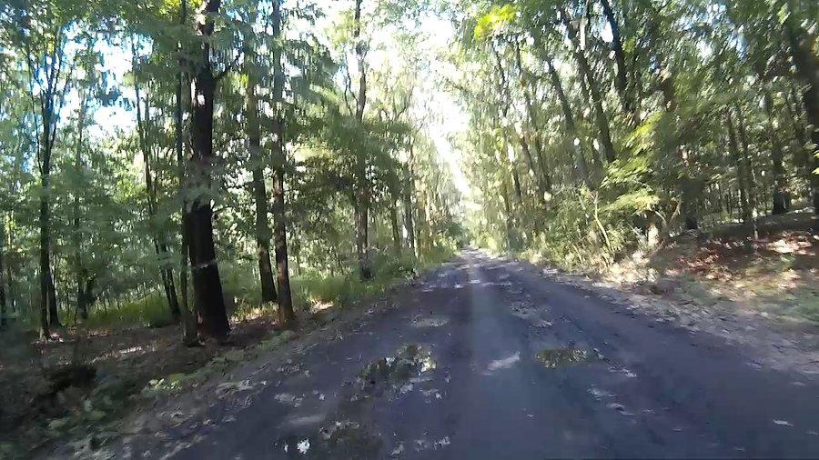 Na Leśnej jest jeszcze sporo kałuż i błota
