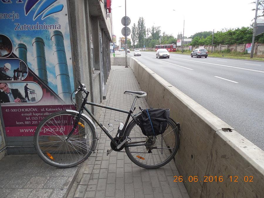 W drugą stronę stanowczo zbyt wąsko