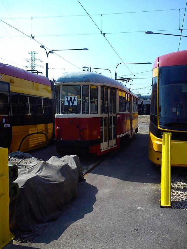 Tramwaj typu 13N linii W. Znaczy wycieczkowy?