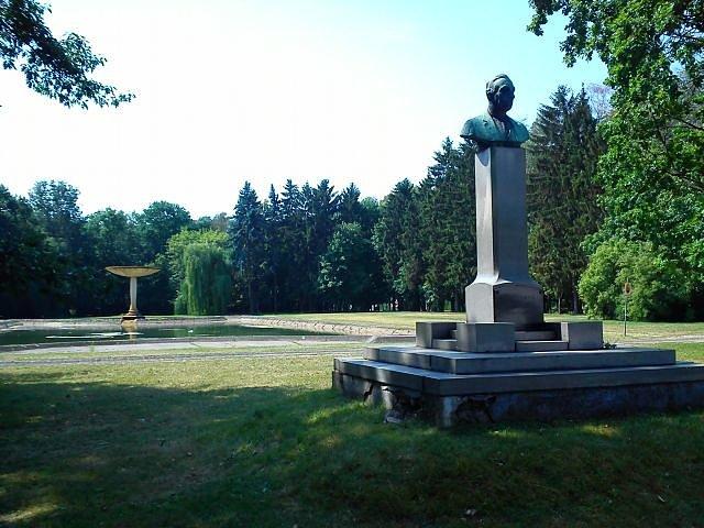 Pomnik Fryderyka Jurjewicza - Wyścigi Konne na Służewcu