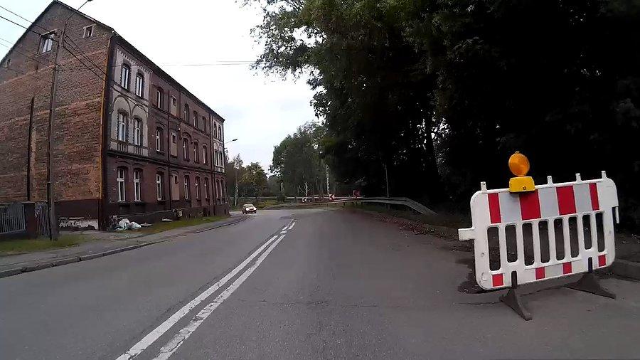 Zapadnięty fragment jezdni