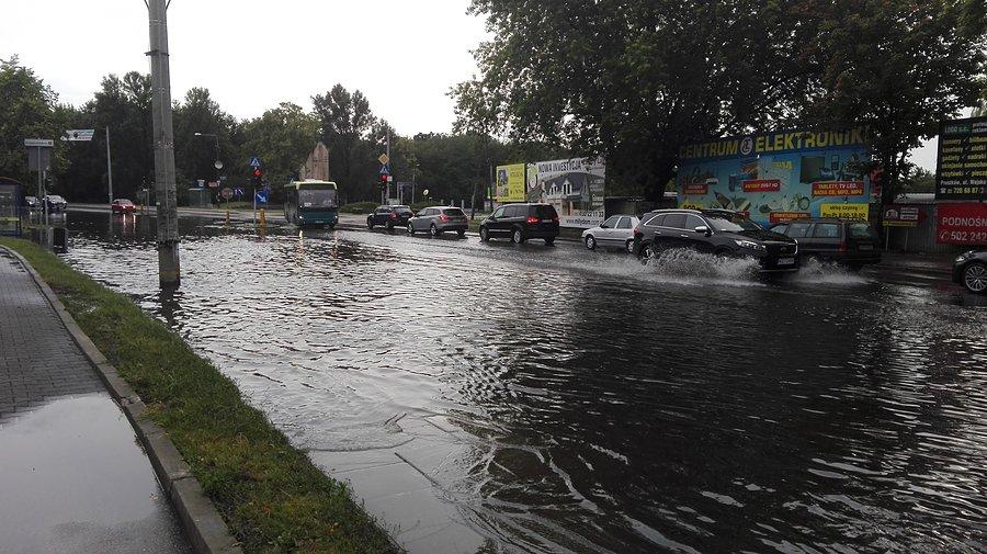 Podtopione ulice w Pruszkowie