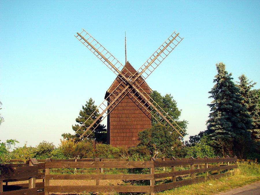 Zabytkowy wiatrak - koźlak nr 2 w Brennie, 1794 r