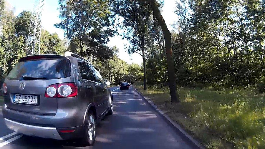 SZ 0873A - kolejny debil bez wyobraźni... który wyprzedza na gazetę