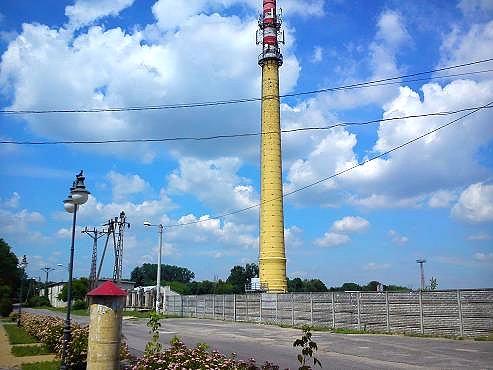 Komin pofabryczny, resztki cukrowni w Guzowie