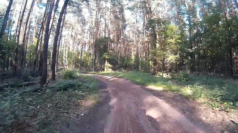 Nowa nawierzchnia, ale niespecjalnie mnie to cieszy, koła się zapadają w tym czymś