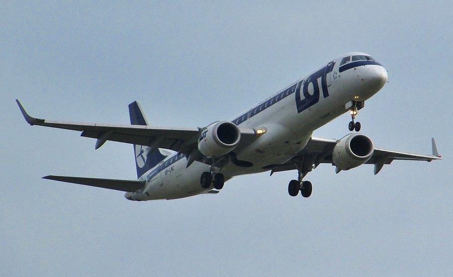 Embraer 195 LOT