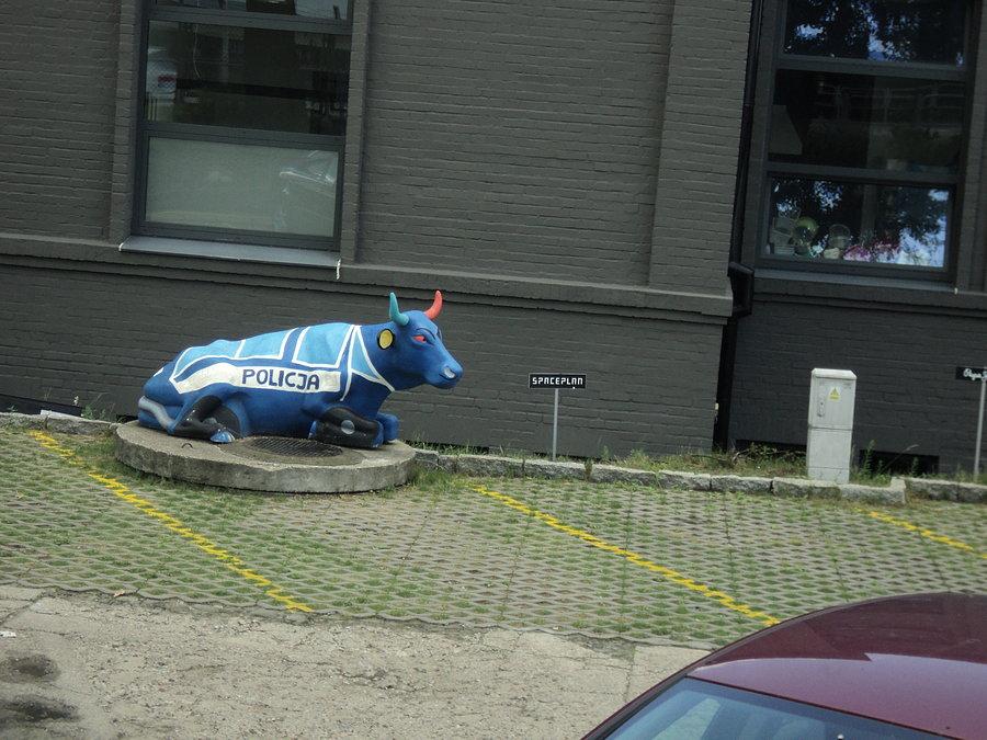 Pomnik świętej krowy Warszawskiej :)
