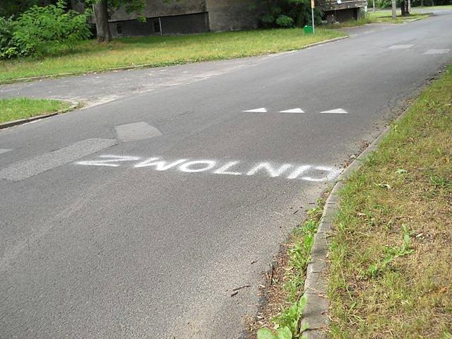 Zwolnij!