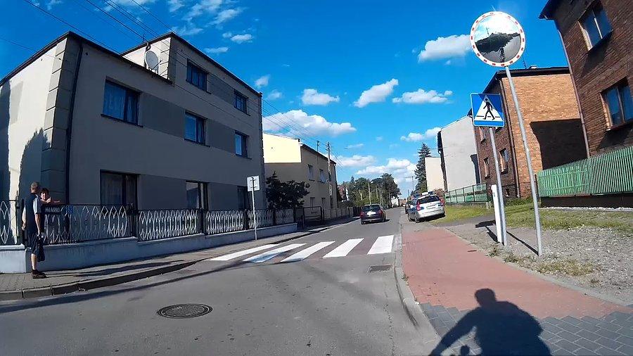 Odbijam się w lusterku