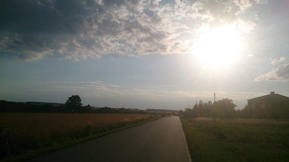 Słońce nad polami