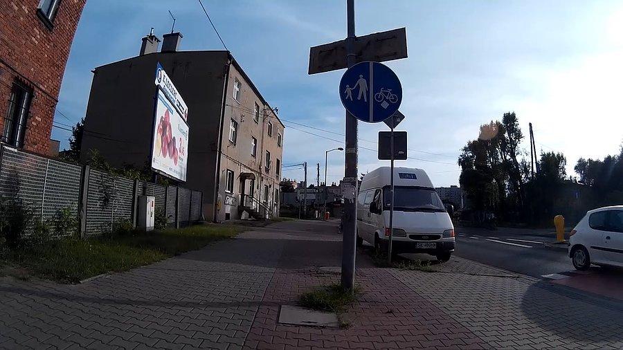 Słup na czymś zwanym mocno na wyrost DDRką