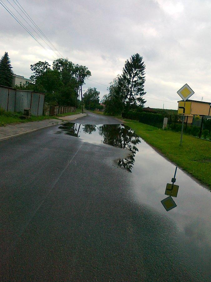 W nocy padało
