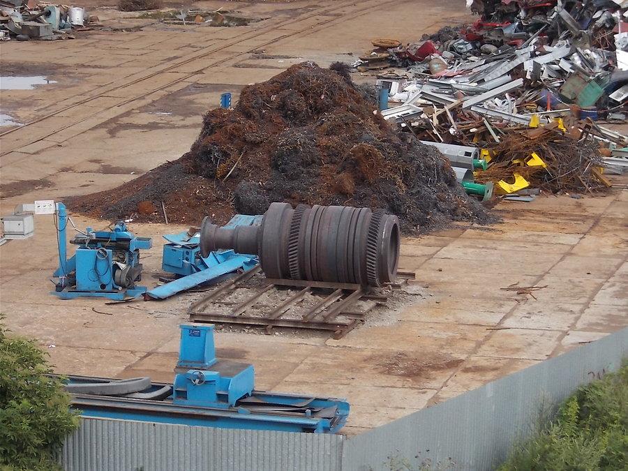 Kawałek metalu na złomowisku