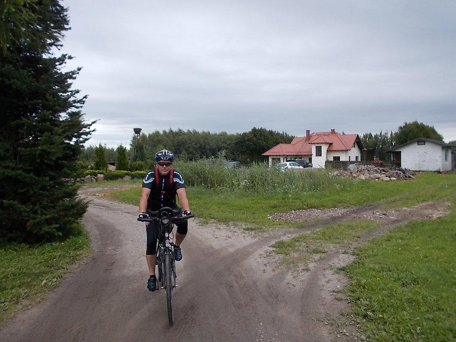 Krzywy wyjeżdża z rancza
