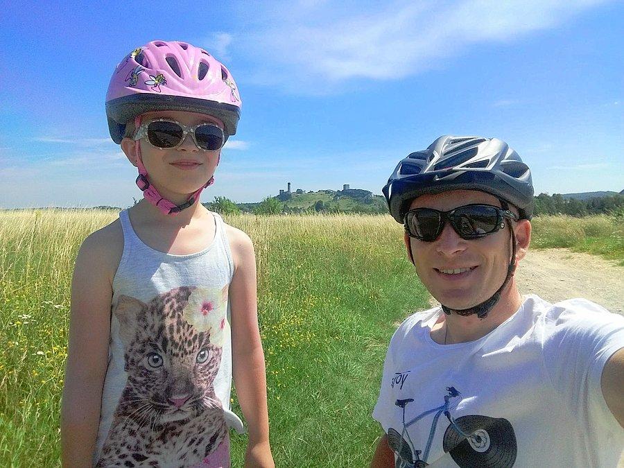 Na Ostrówku z zamkiem w Olsztynie w tle