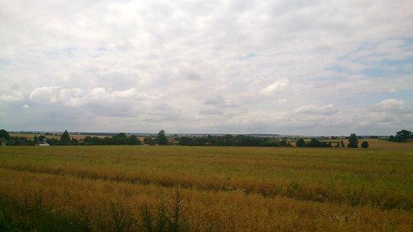 Chmury nad polami