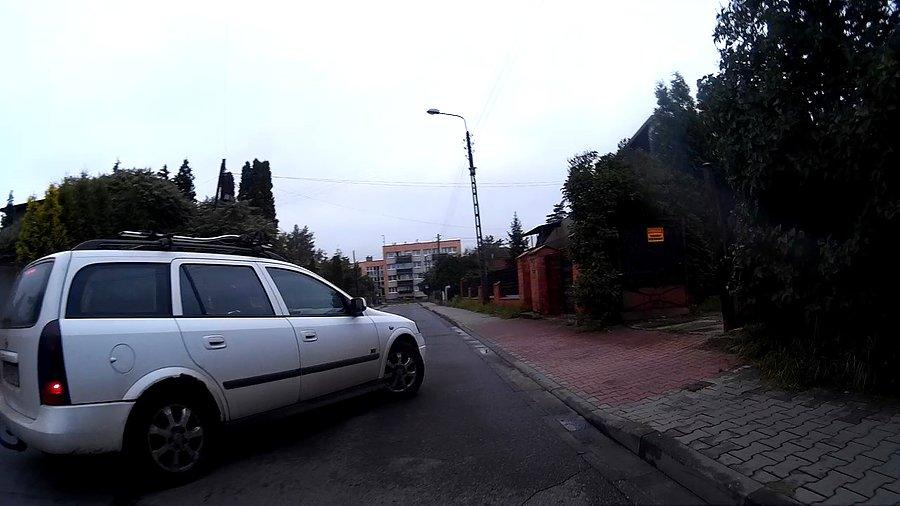 SY 1995C - bez sygnalizacji odbija w prawo